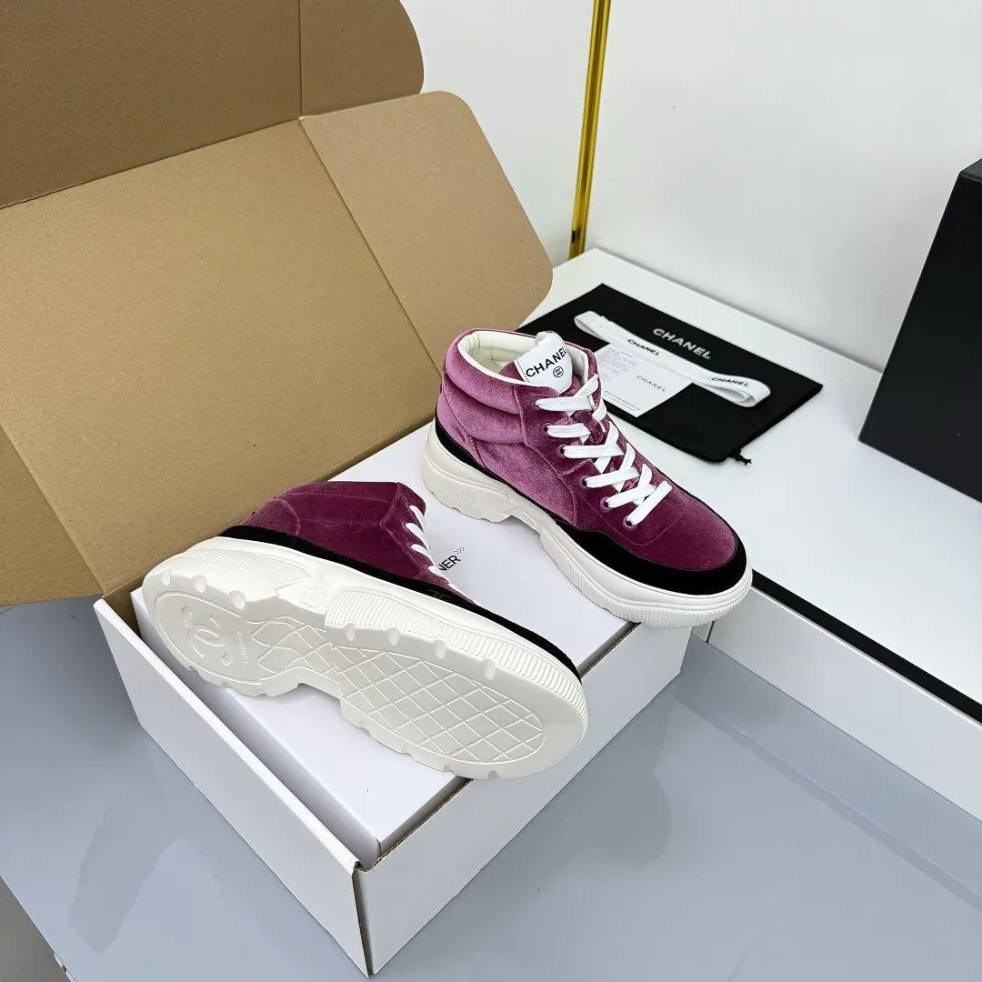 👟👟Ex-factory price 700👟👟 Chanel bread shoes ~ original calfskin panda shoes Chanel 25C latest hot style panda black and white sports shoes casual sneakers Xiaoxiang hot item classic black and white panda color coco girls must pay Fabric: original custom mixed sheepskin lining: original imported breathable mesh lining outsole: Original molded rubber + TPU combination Size: Women's 35-41